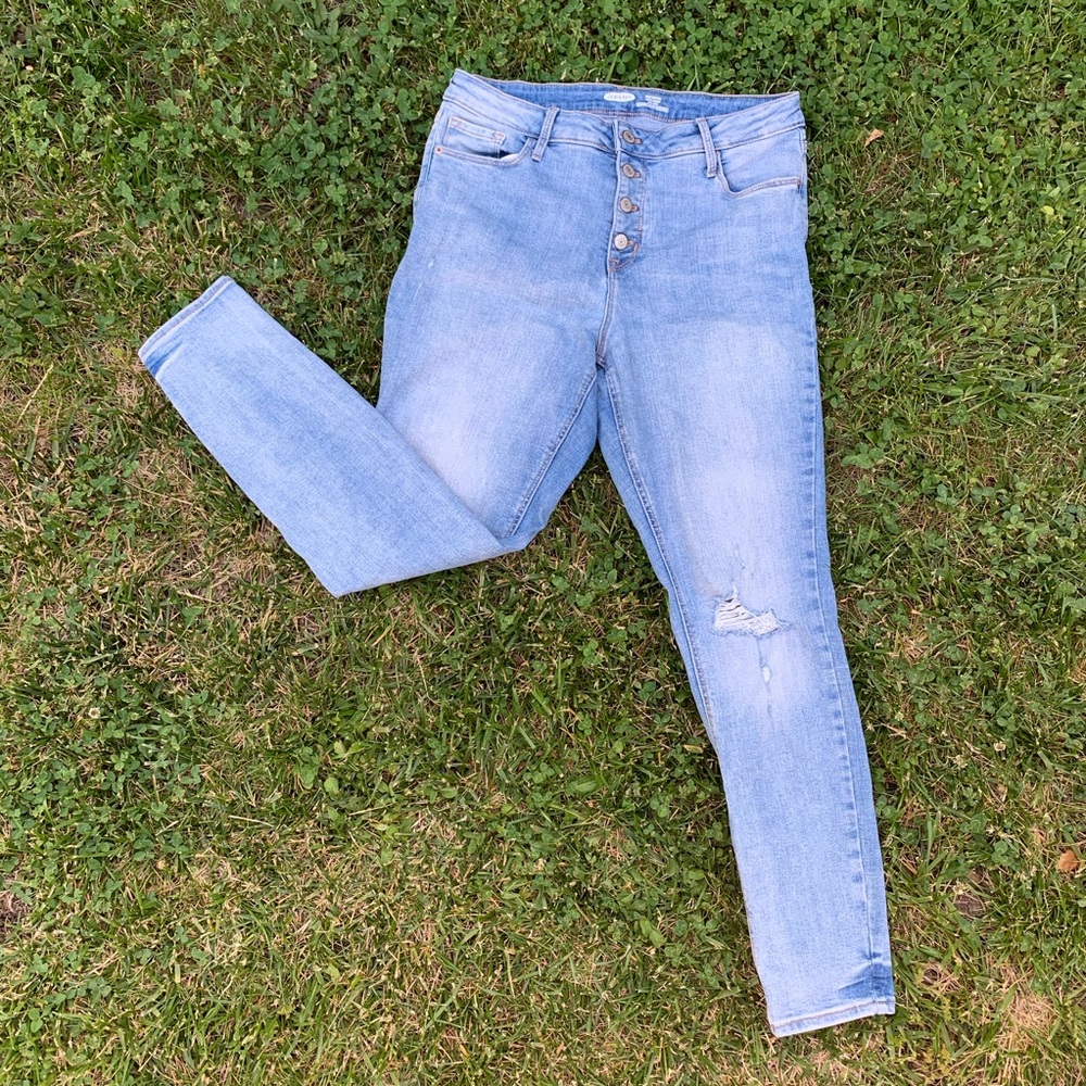 Light wash button rockstar skinny high rise jeans